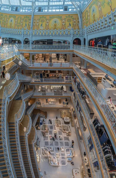 Stock image Paris, France - 07 02 2021: La Samaritaine department store. Inside view of the building