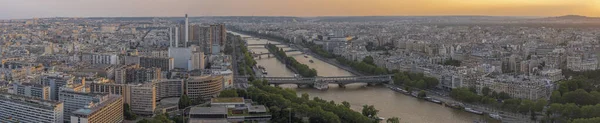 Parijs Frankrijk 2021 Eiffeltoren Zicht Het Zwaneneiland Bij Zonsondergang Parijs — Stockfoto