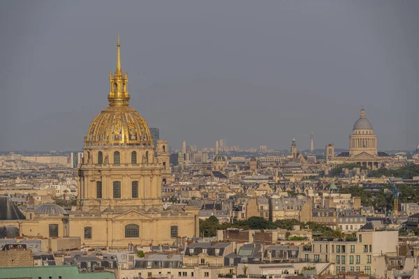 フランス 2021年7月22日 エッフェル塔 パリの日没時のホテルの無効とソルボンヌの表示 — ストック写真