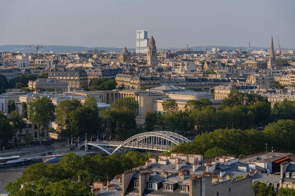 フランス 2021年7月22日 エッフェル塔 パリの日没時にパリ司法裁判所 ピエール シャイロ教会とデビリー橋の景色 — ストック写真