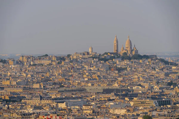 フランス 2021年7月 エッフェル塔 パリの日没でモンマルトル地区の眺め — ストック写真