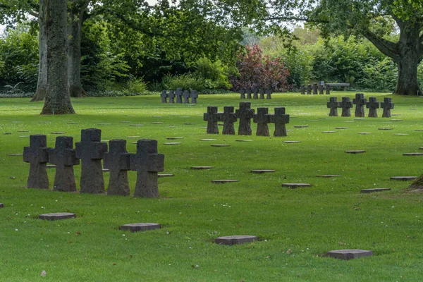 Cambe Fransa 2021 Normandiya Alman Askeri Mezarlığı Anıtı Siyah Haçlar — Stok fotoğraf
