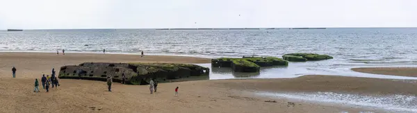 Arromanches Les Bains Frankrijk 2021 Zicht Zee Pontons Vanaf Het — Stockfoto