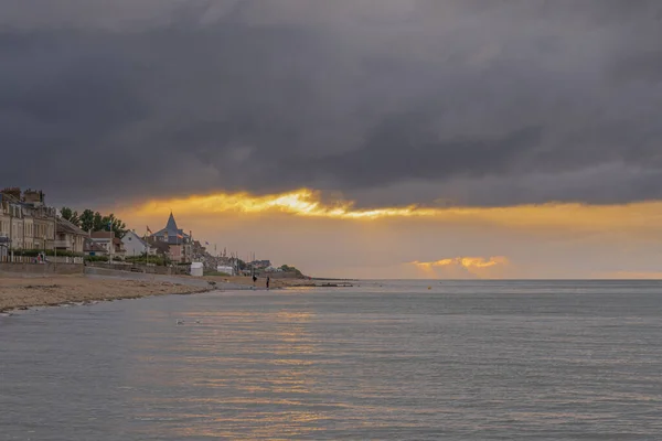 Langrune Sur Mer Frankrijk 2021 Uitzicht Strandhuisjes Steiger Zee Bij — Stockfoto