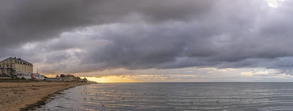 Langrune Sur Mer Frankrike 2021 Utsikt Över Strandstugorna Bryggan Och — Stockfoto