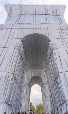 Paris, Fransa - 09 19 2021 Charles de Gaulle Meydanı. L 'Arc de Triomphe, Paketli