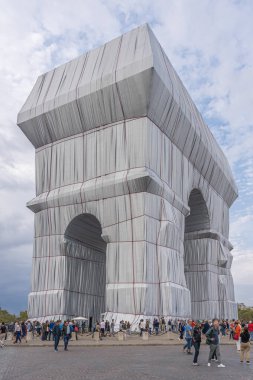 Paris, Fransa - 09 19 2021 Charles de Gaulle Meydanı. L 'Arc de Triomphe, Paketli