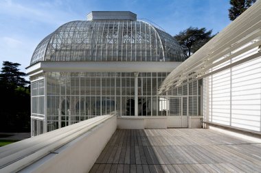 Boulogne-Billancourt, Fransa - 10 18 2025: Albert Kahn 'ın bahçesi. Grafiksel siyah ve beyaz görkemli seranın ayrıntılı görünümü