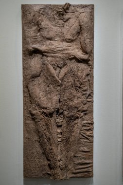 Paris, Fransa - 12: 20 2025: Magdalena Abakowicz, Varoluş Kumaşı. Peyzaj I 'den VI' ya, jüt ve reçine tahtadan bir panel üzerinde