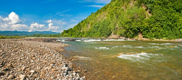 Dağ nehir manzarası — Stok fotoğraf