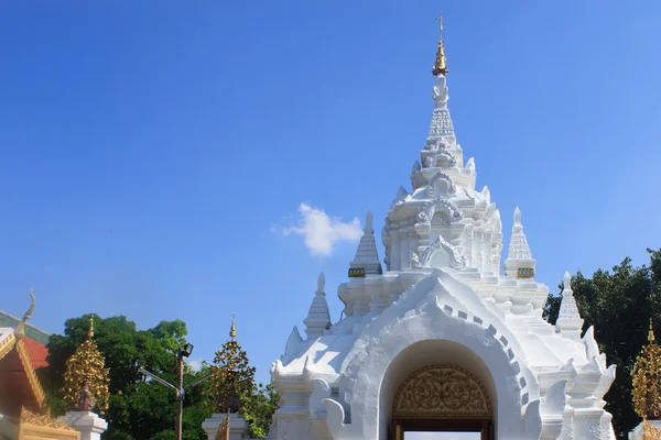 Antik kemerli giriş