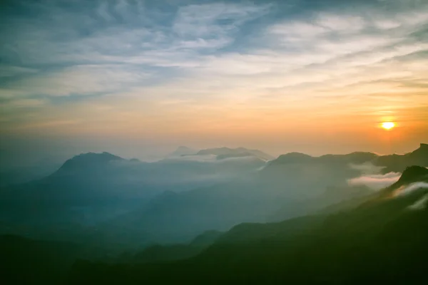 Gün batımında dumanlı