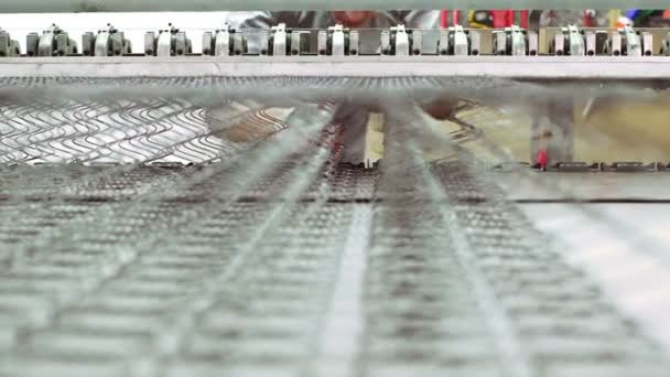 工人生产的床垫 — 图库视频影像