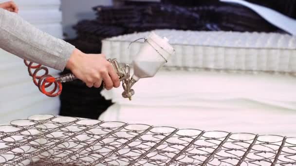 Travailleur matelas de fabrication — Video