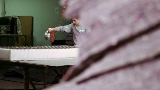 Travailleurs matelas de fabrication — Video