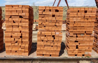 yığılmış kırmızı tuğla