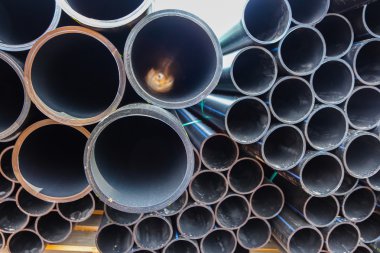 büyük plastik borular