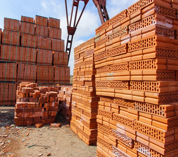 yığılmış kırmızı tuğla