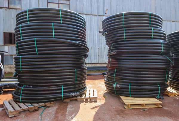 büyük plastik borular