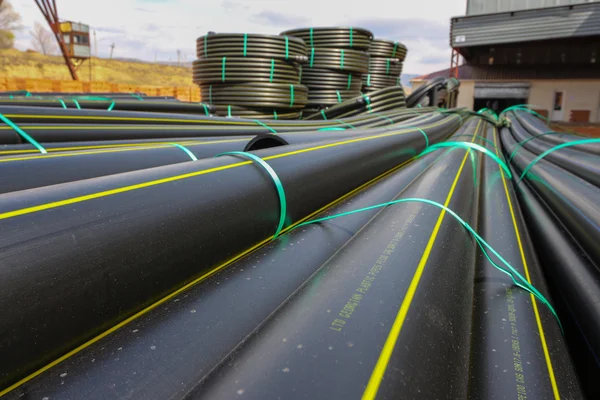 büyük plastik borular