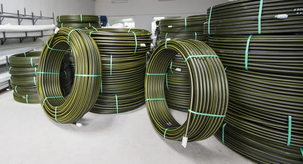 Carretéis grandes de cabos elétricos — Fotografia de Stock
