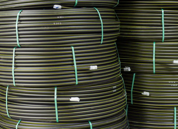 elektrik kablolarının büyük makaralar