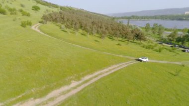 Kırsal kırsal offroad sürüş araba havadan görünümü