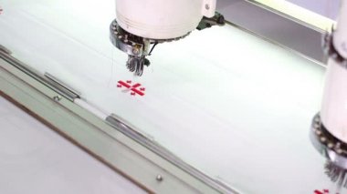 iş yerinde makine nakış 