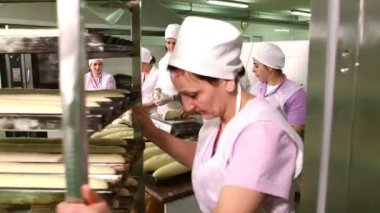 Kek hazırlama işçileri