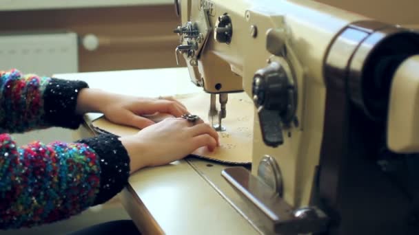 Woman stitching with a sewing machine — Stock Video