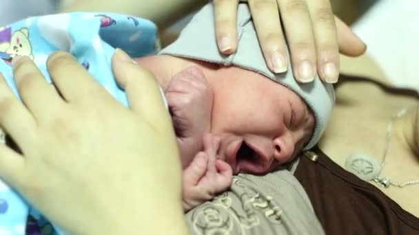 Mother taking care of her newborn baby — Stock Video