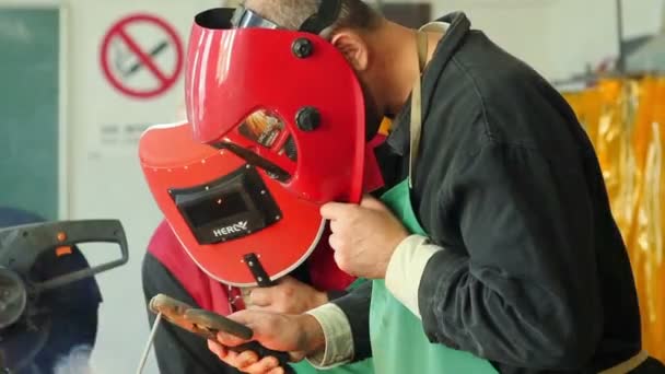 Man welding a steel in a production line, in a factory — Stock Video