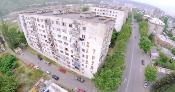 Luchtfoto van oude Sovjet-gebouwen — Stockvideo