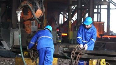 Döküm işlerinde erkek işçiler