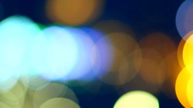 Odaklanamayan gece trafik ışıkları