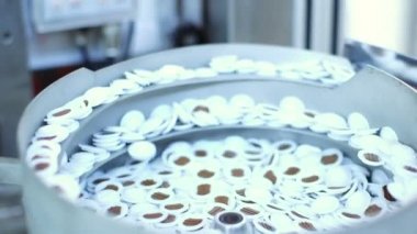 kahve fabrikada üretim hattı