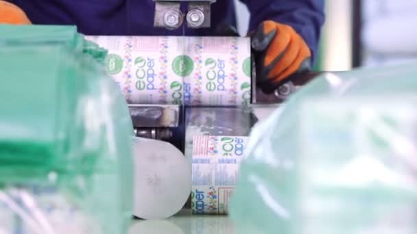 Фабрика по переработке бумаги — стоковое видео