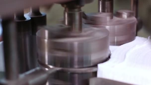 Automatické stroje pohled v továrně recyklace papíru — Stock video