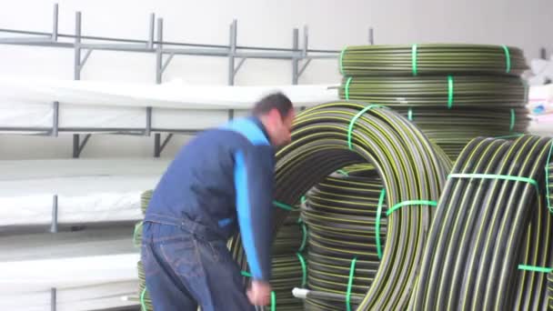 Proceso de producción de tubos de plástico — Vídeos de Stock