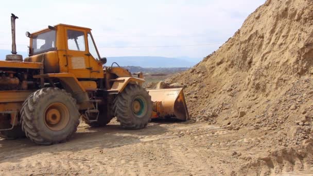 Máquina excavadora de trabajo — Vídeo de stock