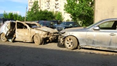 Sel sonucu zarar gören otomobil