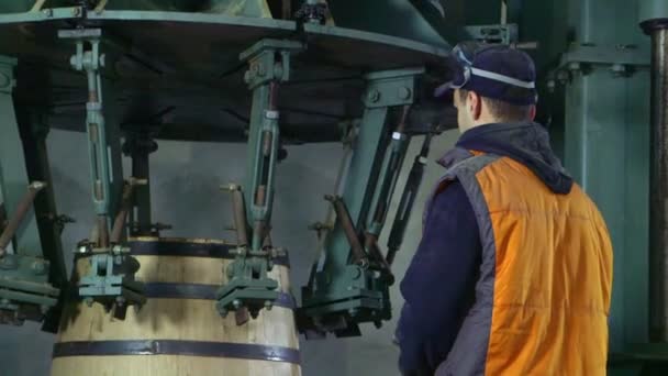 Production de barriques de vin — Video