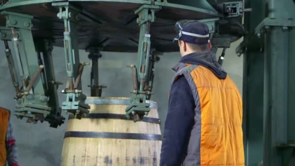Producción de barricas de vino — Vídeo de stock