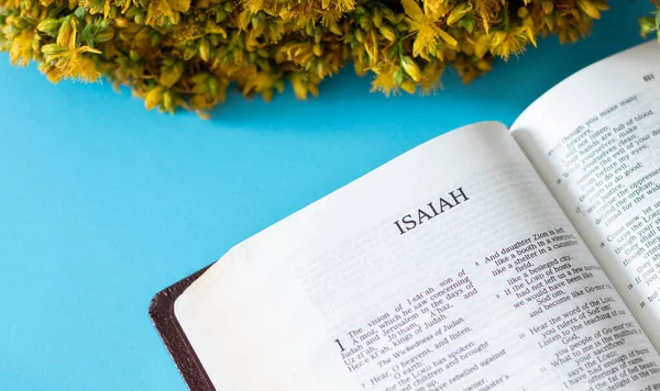 Isaías Profeta Livro Bíblia Sagrada Antigo Testamento Inspirando Encorajando Passagens — Fotografia de Stock