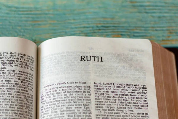 Księga Biblijna Ruth Lojalność Wierność Pokora Biblijna Koncepcja Miłość Wiara — Zdjęcie stockowe