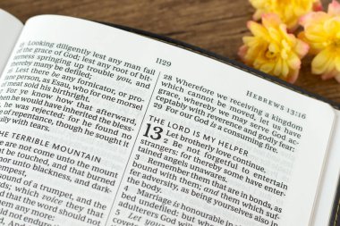 Tanrı 'nın yardımı, sevgisi ve merhameti için İncil' de yazılmış ilham verici bir metin..