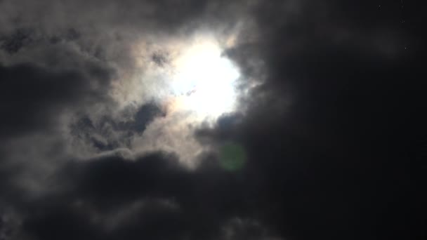 Cielo Dramático Con Nubes Sol Está Eclipsado — Vídeo de stock
