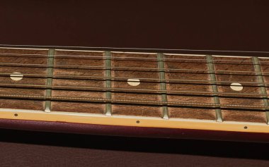 Kirli eski gitar fretboard.