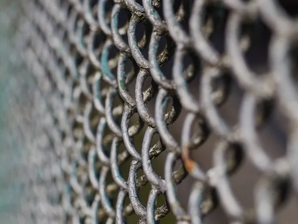 Metallische Zaunmauer Hintergrund Nahaufnahme Oberfläche Selektiver Fokus — Stockfoto