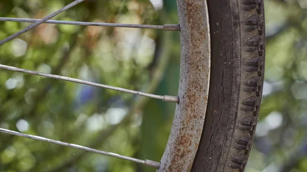 Rusty Bicycle Wheel Close — Stock Photo, Image